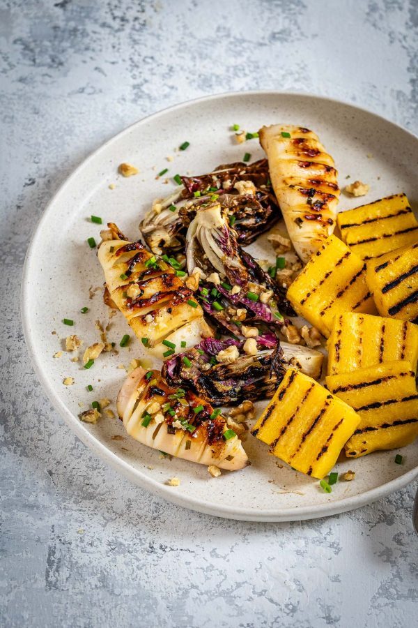 Calamari, radicchio con citronette e polenta alla griglia