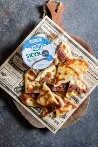 Focaccine in padella allo Skyr e origano